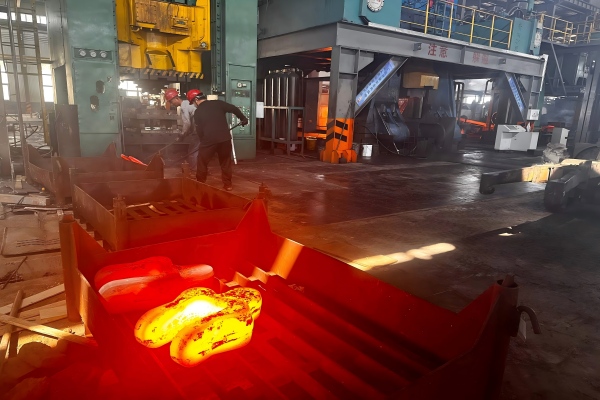 Piezas del chasis de la grúa, manguito de eje, manguito de acoplamiento hueco: piezas de grúa habilitadas para forjado, manguito de eje central Piezas del chasis de la grúa, manguito de eje, manguito de acoplamiento hueco: piezas de grúa habilitadas para forjado, manguito de eje central